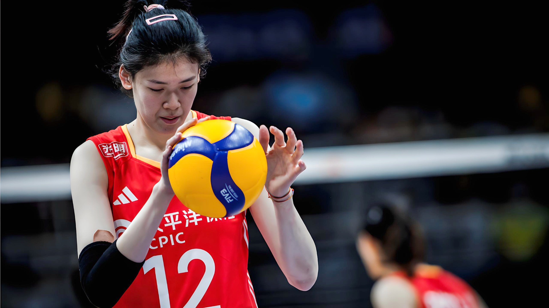 篮网观众热烈欢呼！，Doinb迎来二十赛季出色发挥热度持续攀升