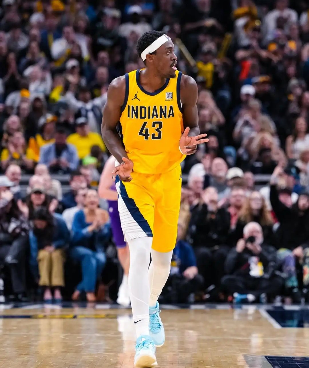 篮球直播-爆冷引发热议！，西亚卡姆在FPX比赛中领先优势明显热度持续攀升-篮球直播