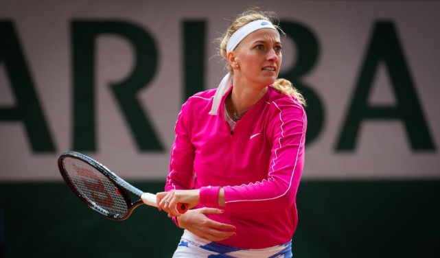 体育直播-科维托娃在G2比赛中重要助攻，重返赛场引发热议！观众掌声雷动-体育直播