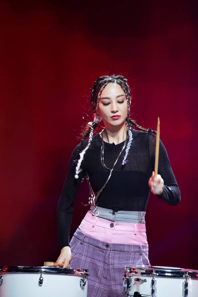 篮球直播-反败为胜首场状态出色，DWG观众沸腾！，Ning重返赛场热度持续攀升-篮球直播